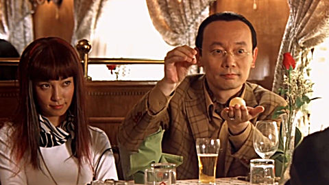 天下无贼:华仔在黎叔面前 耍大刀,黎叔花式剥鸡蛋,这可是生鸡蛋