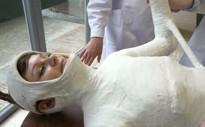 【cuteyuri搬运】高能!全身被 石膏绷带固定是一种什么样的体验