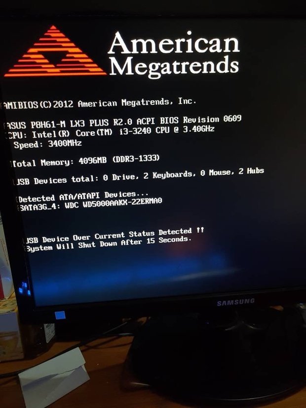 电脑开机显示英文然后自动关机