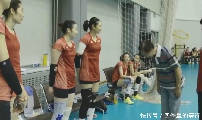 宋世雄对中国女排鞠躬