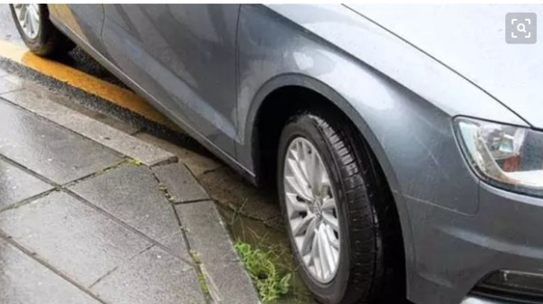 汽车颠簸时候右前轮吱吱响怎么回事?