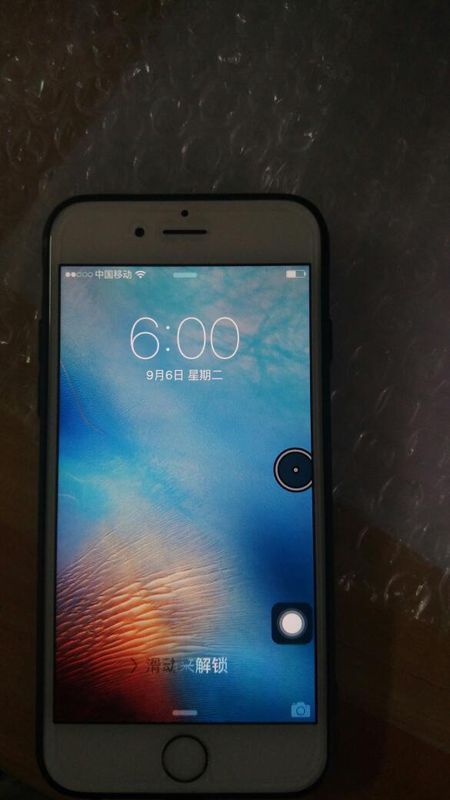 iPhone6s手机屏幕出现一个黑圈.触屏不了是什