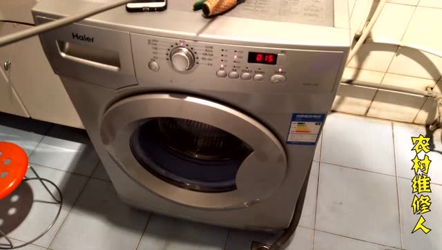 海尔滚筒洗衣机不排水,显示e2报警不工作是这里出了问题
