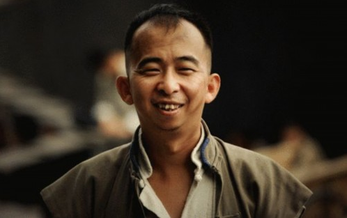 身高1米4几,比冯小刚还丑,却被无数大腕称为"影帝.是谁