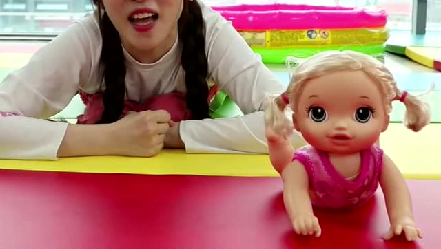 《小伶玩具》优优的人鱼公主变身记 好美丽的小公主啊