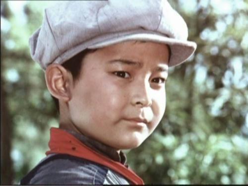 图片中的小孩叫什么名字?