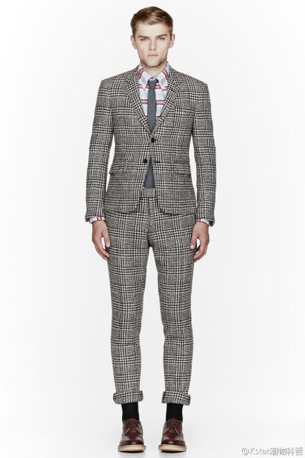 GD经常见他穿有红白黑三色标志的衣服 想知道