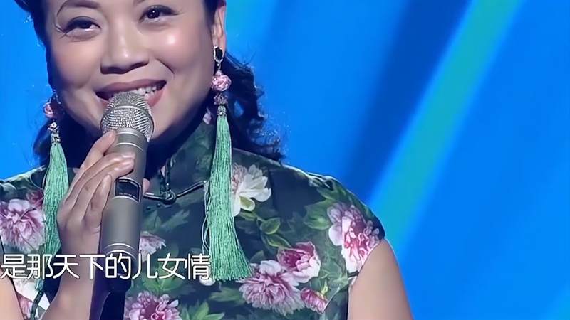 [图]“旗袍女神”张也演唱《人间第一情》,经典老歌,让人回味无穷!