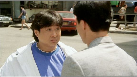 西瓜视频上传时间:2年前时长:06:41《奇谋妙计五福星》粤语,男子在占