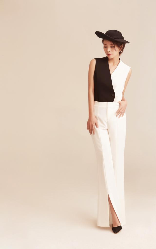 曹曦文晒西服写真_曹曦文复古时尚写真曝光 黑白之间彰显别样优雅