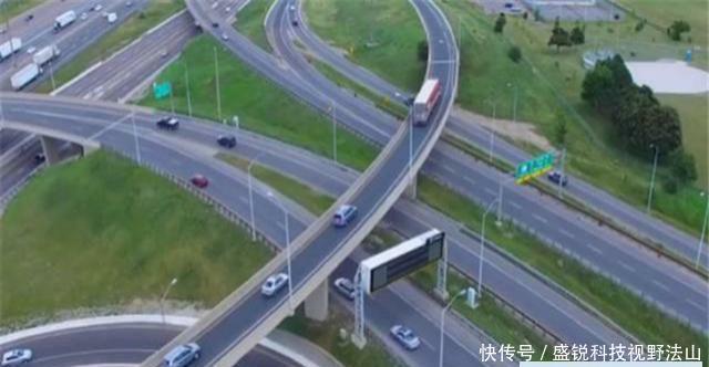 中国第一条高速是