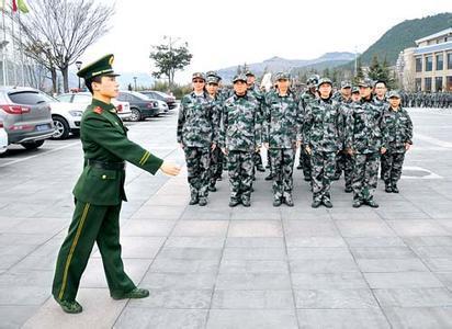 齐步走的动作要领是什么