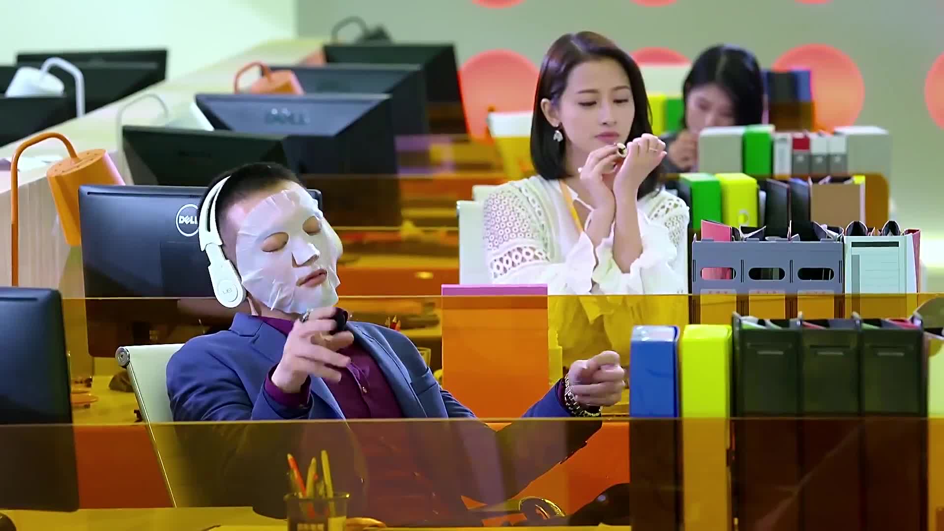 迪欧变一盘散沙 落魄沈总霸气归来-电视剧赏析-待浮花浪蕊俱尽