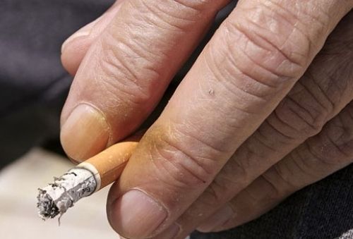 如何去除手指上被烟熏的黄渍