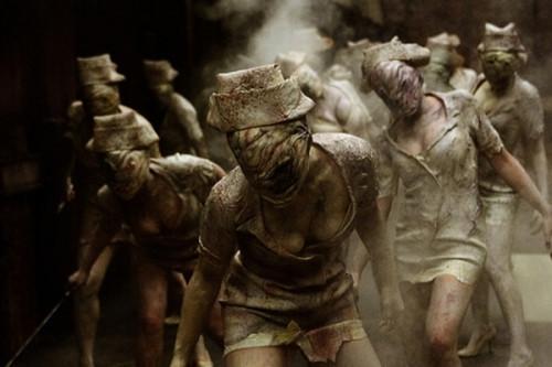 《寂静岭》中行走在三个世界的人们是哪些?