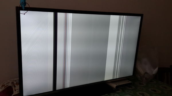 康佳42寸LED液晶电视开机白屏竖线 有声音