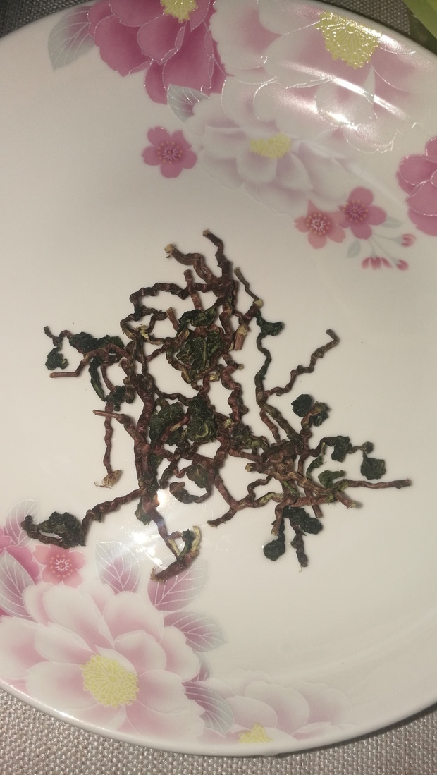 请问这是什么龙井茶,这两天家里人买的,680一斤,茶叶里有茶树枝,也有