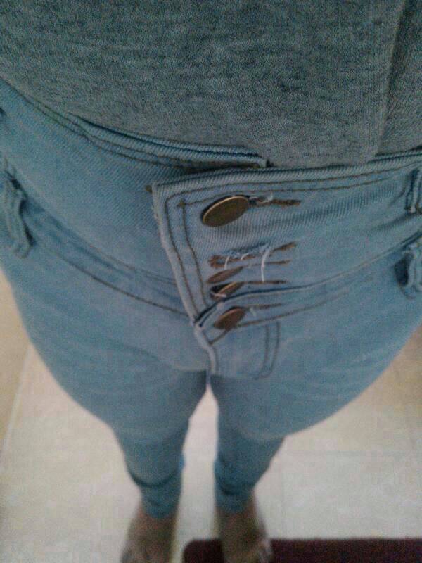 穿女士牛仔裤,背手戴手铐,不老实就捆绑,就不能