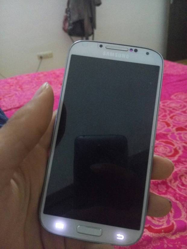 三星手机黑屏,按键可以正常使用,不能显示画面