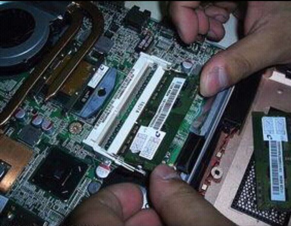 联想z470笔记本怎么加内存条?