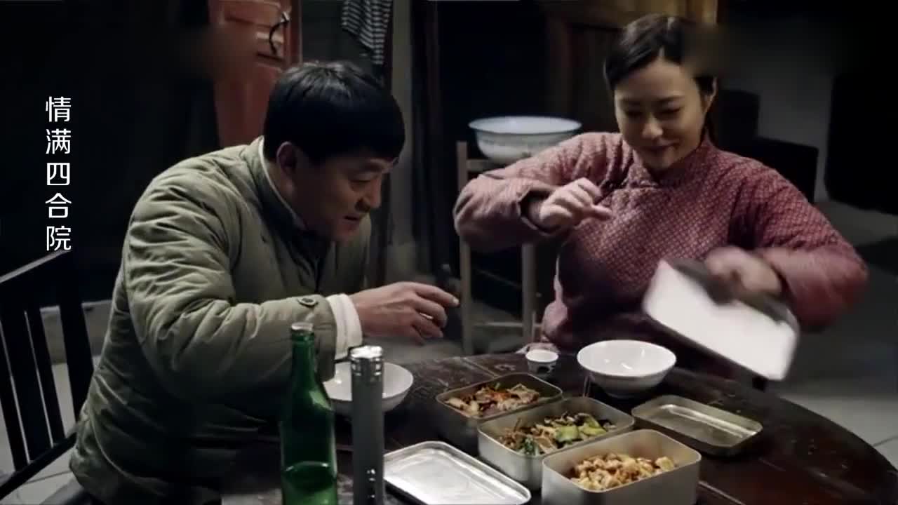 傻柱玩新技术,拿手电筒灯语秦淮茹,秦淮茹立马知晓-剧情啊剧情-剧情权