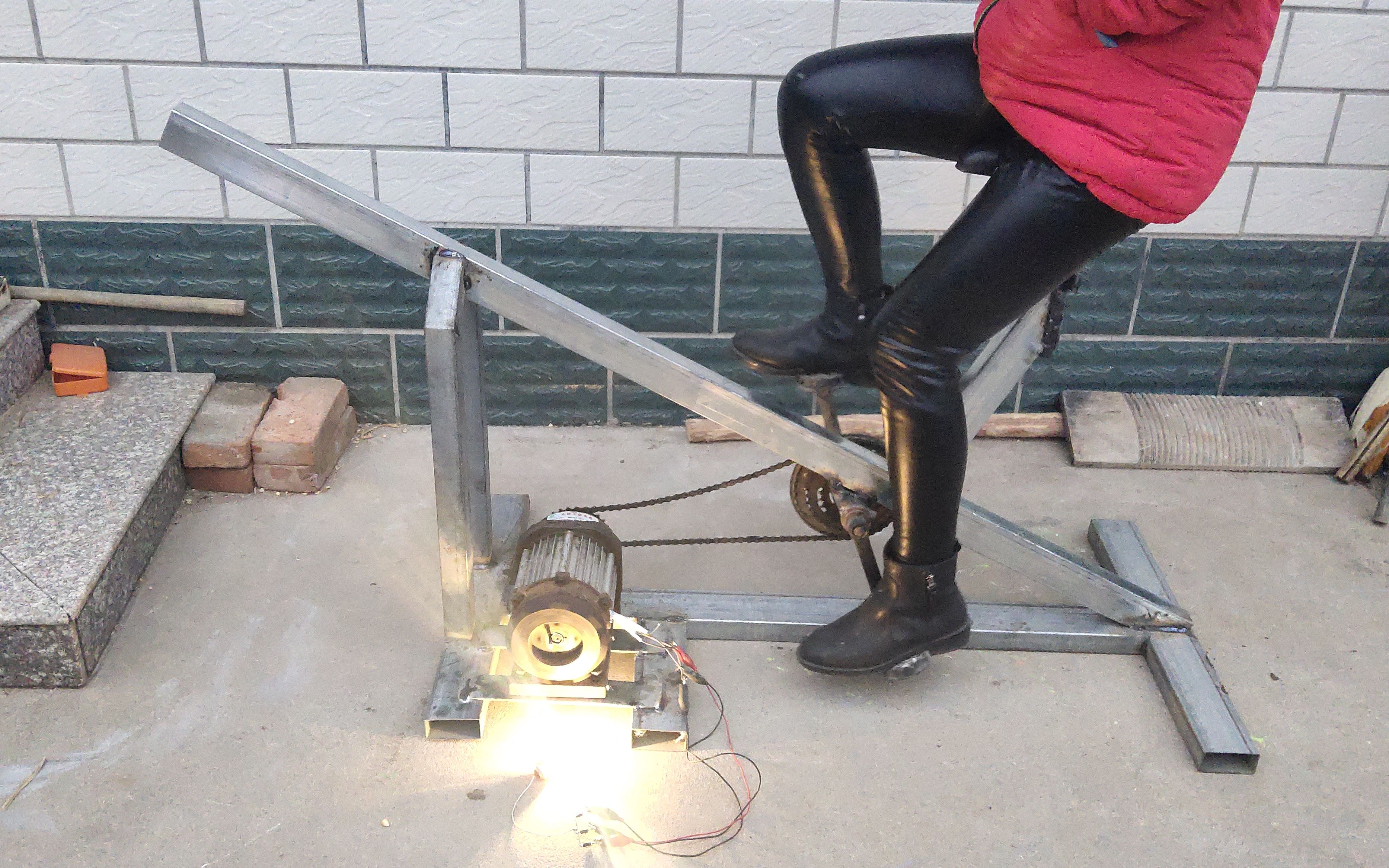 吴大哥制作 健身脚踏 发电机