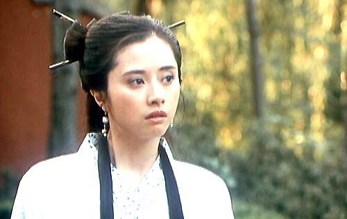 韩国第一美女金泰熙跟我国的古装美女 何美细好像啊。 前三何美细 后二 金泰熙