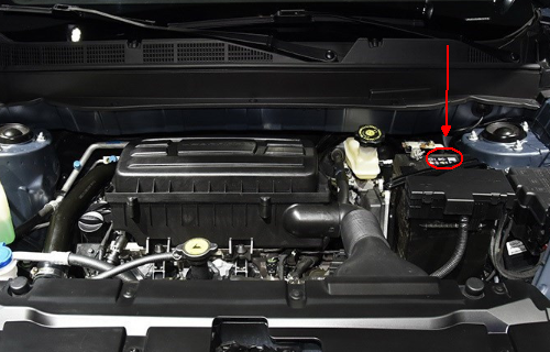 5,猎豹汽车cs9的发动机号钢印位于引擎盖下面,发动机舱里面的铭牌上