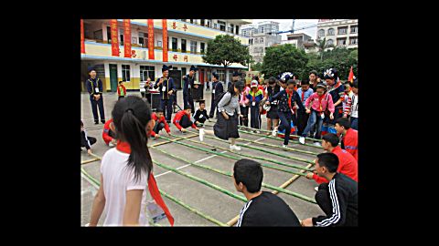 2018年象州县实验 小学"传承 民族文化,走进壮 族三月三"艺术体育美食