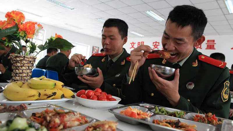 探访各国 部队食堂 ,你知道他们平时都吃啥?