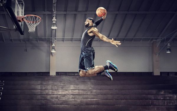 求一些高清霸气的23号勒布朗詹姆斯的照片